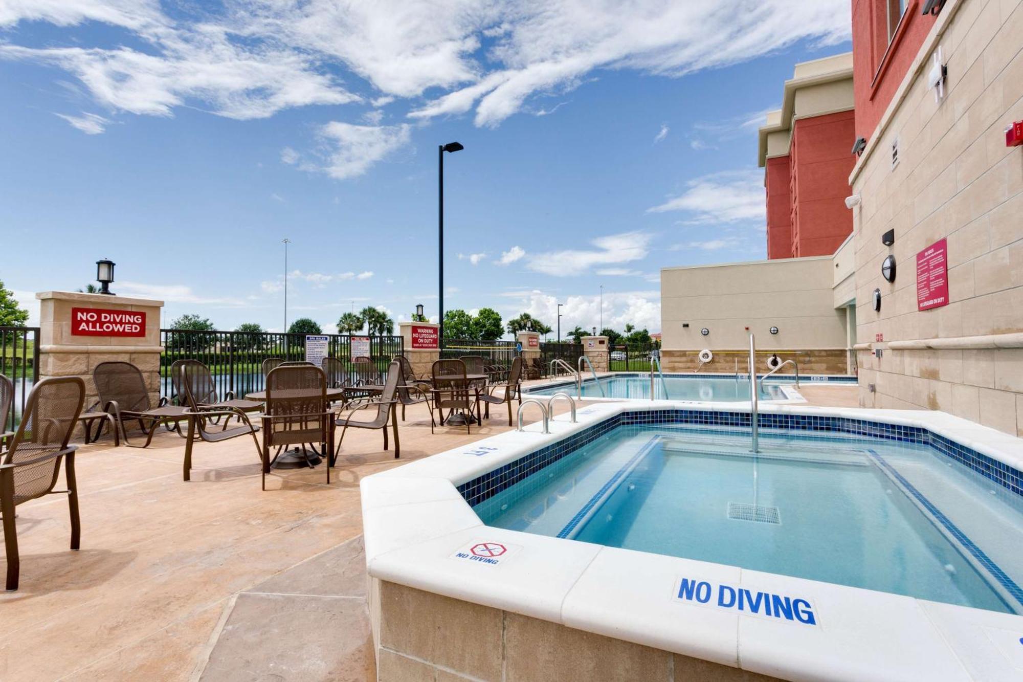 Drury Inn & Suites Fort Myers Airport Fgcu Exteriör bild