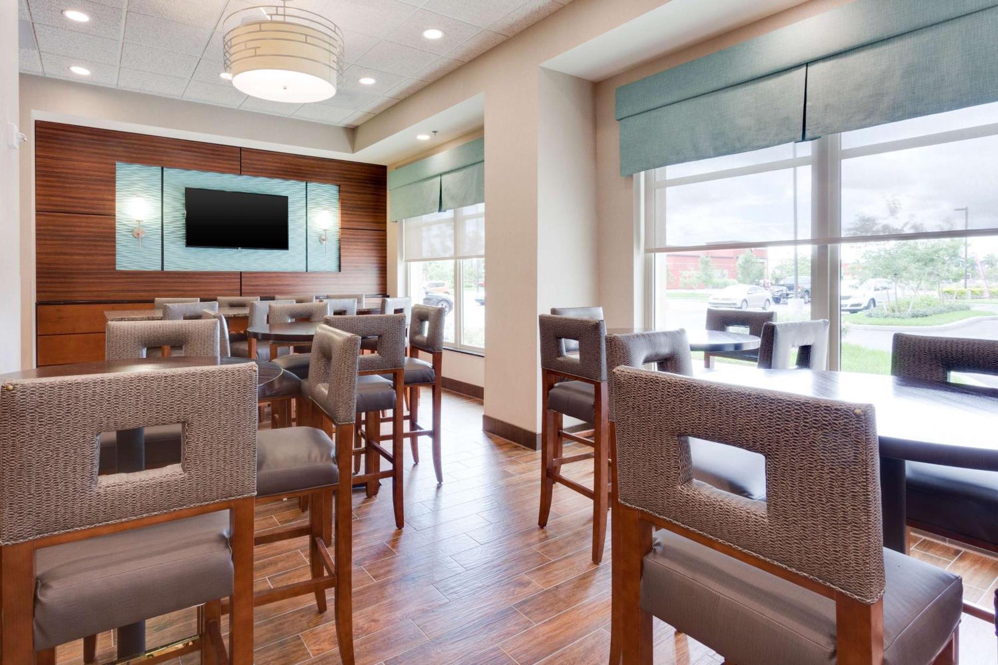 Drury Inn & Suites Fort Myers Airport Fgcu Exteriör bild